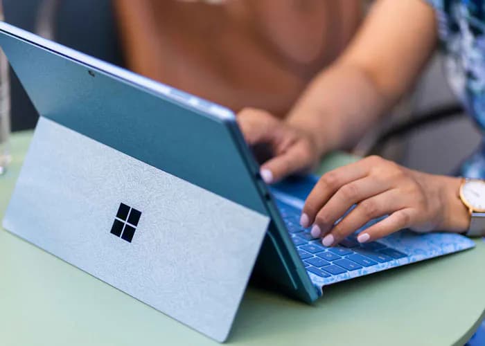 تبلت مایکروسافت Microsoft Surface Pro9 پردازنده Core i7 1255U رم 16GB حافظه 512ssd گرافیکIntel Iris Xe Graphics الترا بوک 13 اینچی — تصویر ۱۰