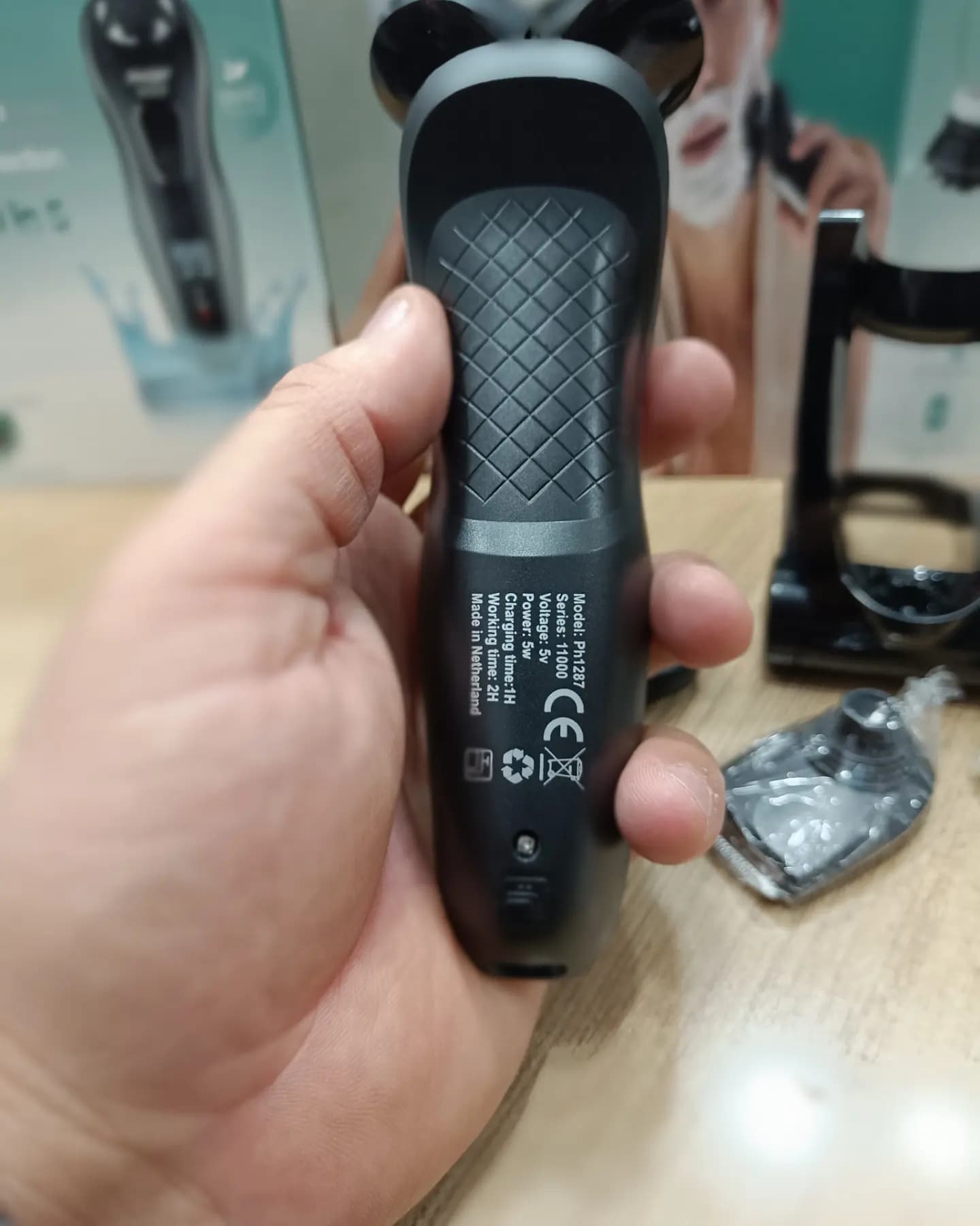 ریش تراش جدید شرکت فلیپس PHILIPS Series11000 PH1287 — تصویر ۱۰