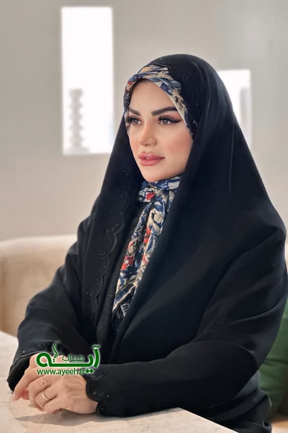 چادردانشجویی گلدوزی گندم- پارچه فیگارو — تصویر ۵