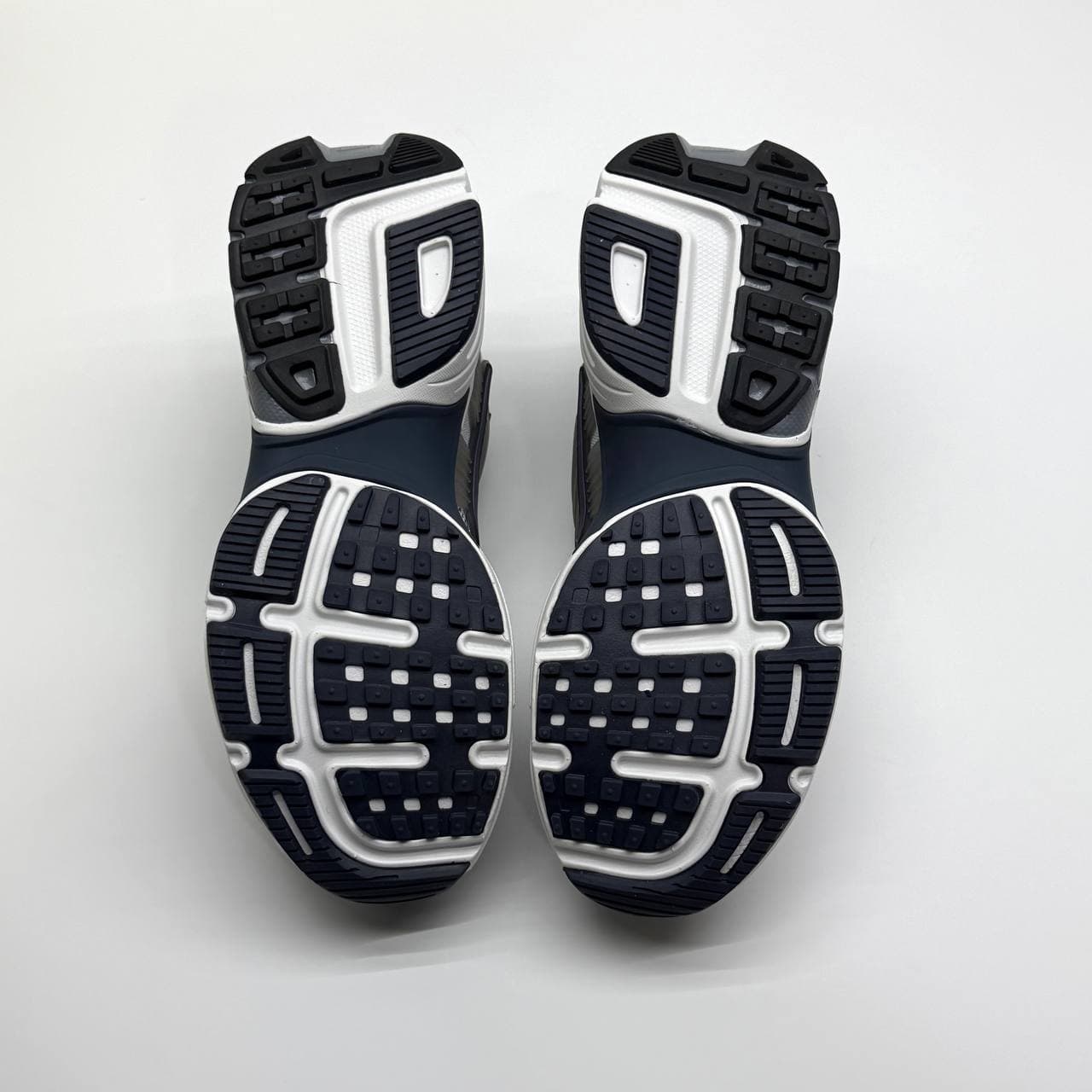 نایک وی تو کی طوسی سورمه ای NIKE V2K — تصویر ۵