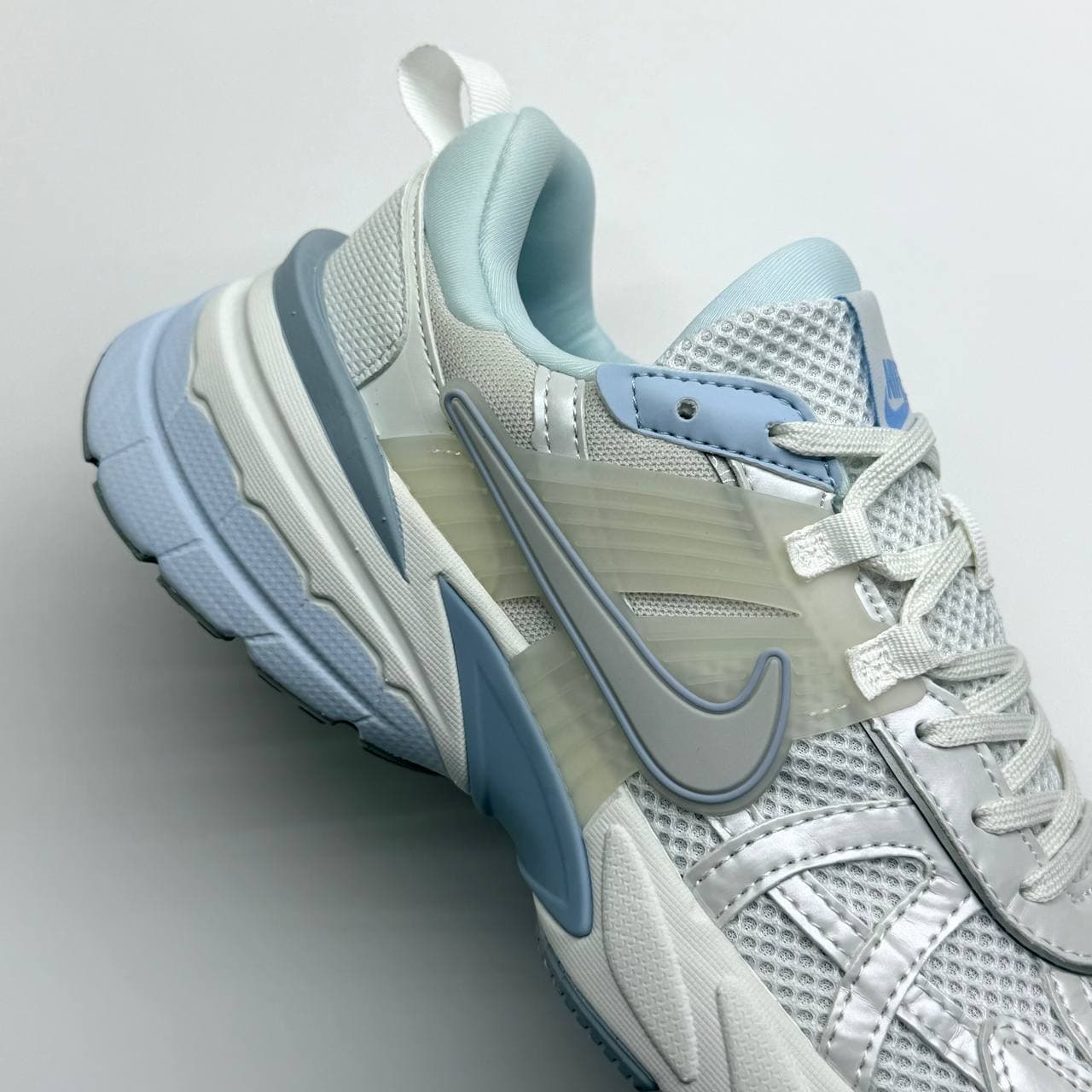 نایک وی تو کی سفید آبی NIKE V2K — تصویر ۸