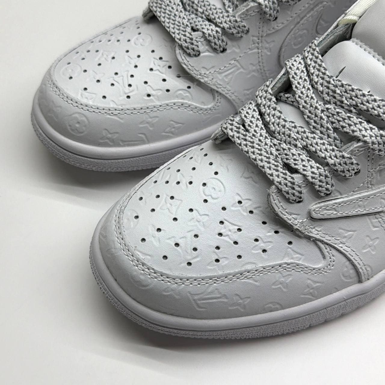 نایک ایر جردن وان لو تراویس اسکات لویی ویتون NIKE AIR JORDAN 1 LOW TRAVIS SCOTT X LOUIS VUITTON — تصویر ۳