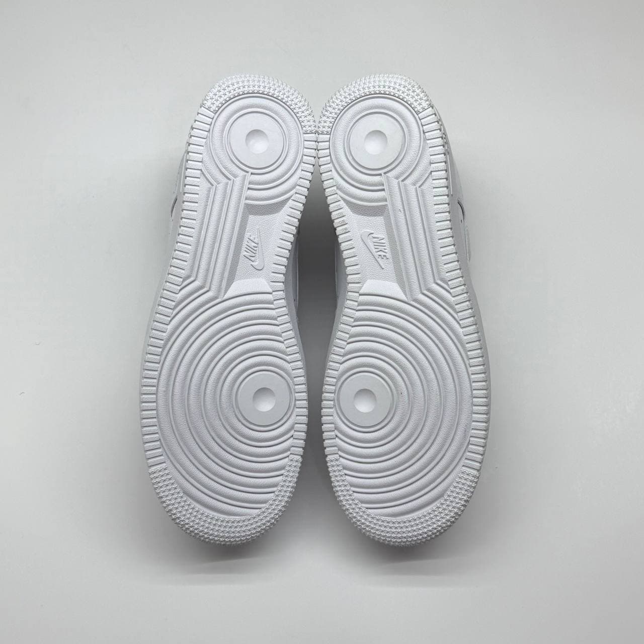 نایک ایرفورس وان سفید NIKE AIR FORCE 1 — تصویر ۱۰