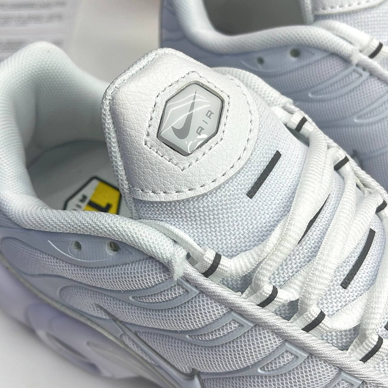 نایک ایرمکس پلاس تی ان سفید NIKE AIR MAX PLUS TN — تصویر ۳