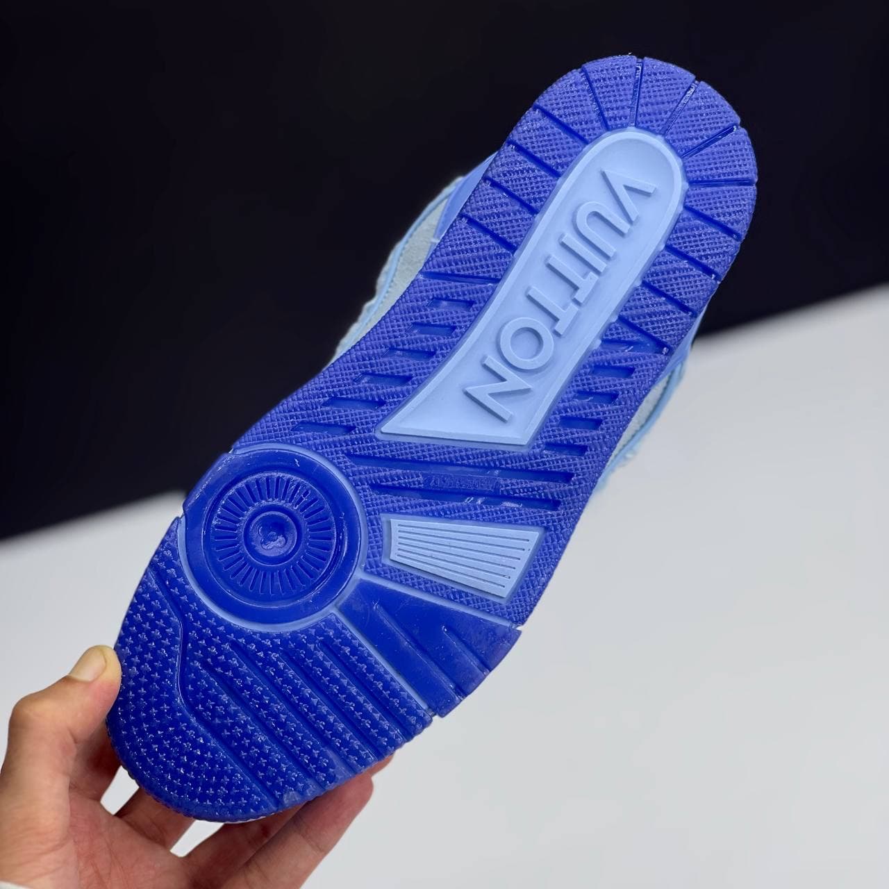 لویی ویتون ترینر آبی LOUIS VUITTON TRAINER — تصویر ۴