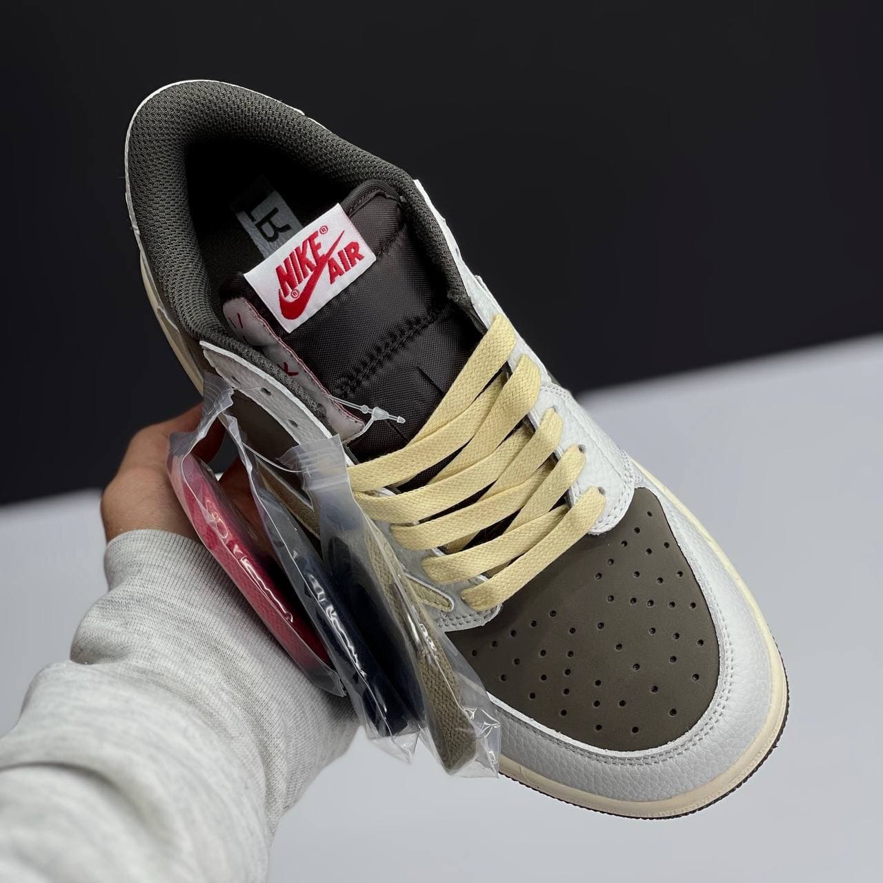 نایک ایر جردن 1 لو تراویس اسکات ریورس موکا NIKE AIR JORDAN 1 LOW TRAVIS SCOTT REVERSE MOCHA — تصویر ۶