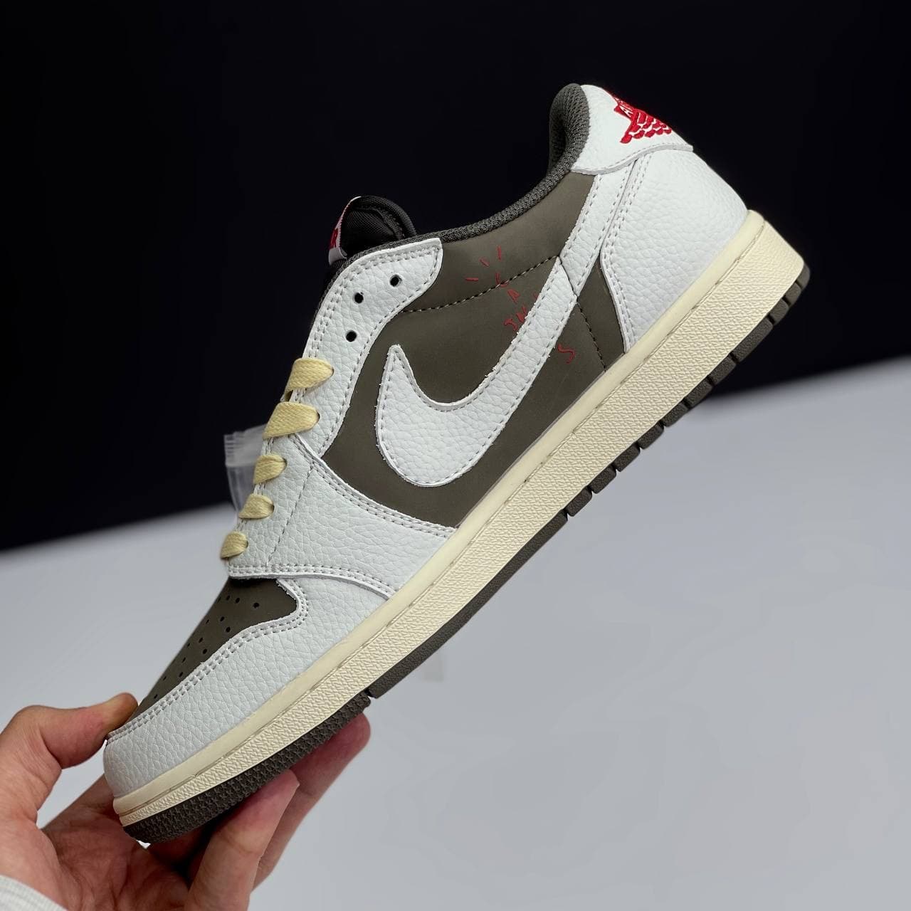 نایک ایر جردن 1 لو تراویس اسکات ریورس موکا NIKE AIR JORDAN 1 LOW TRAVIS SCOTT REVERSE MOCHA — تصویر ۷