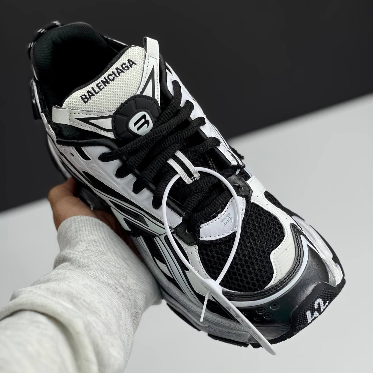 بالنسیاگا رانر مشکی سفید BALENCIAGA RUNNER — تصویر ۲