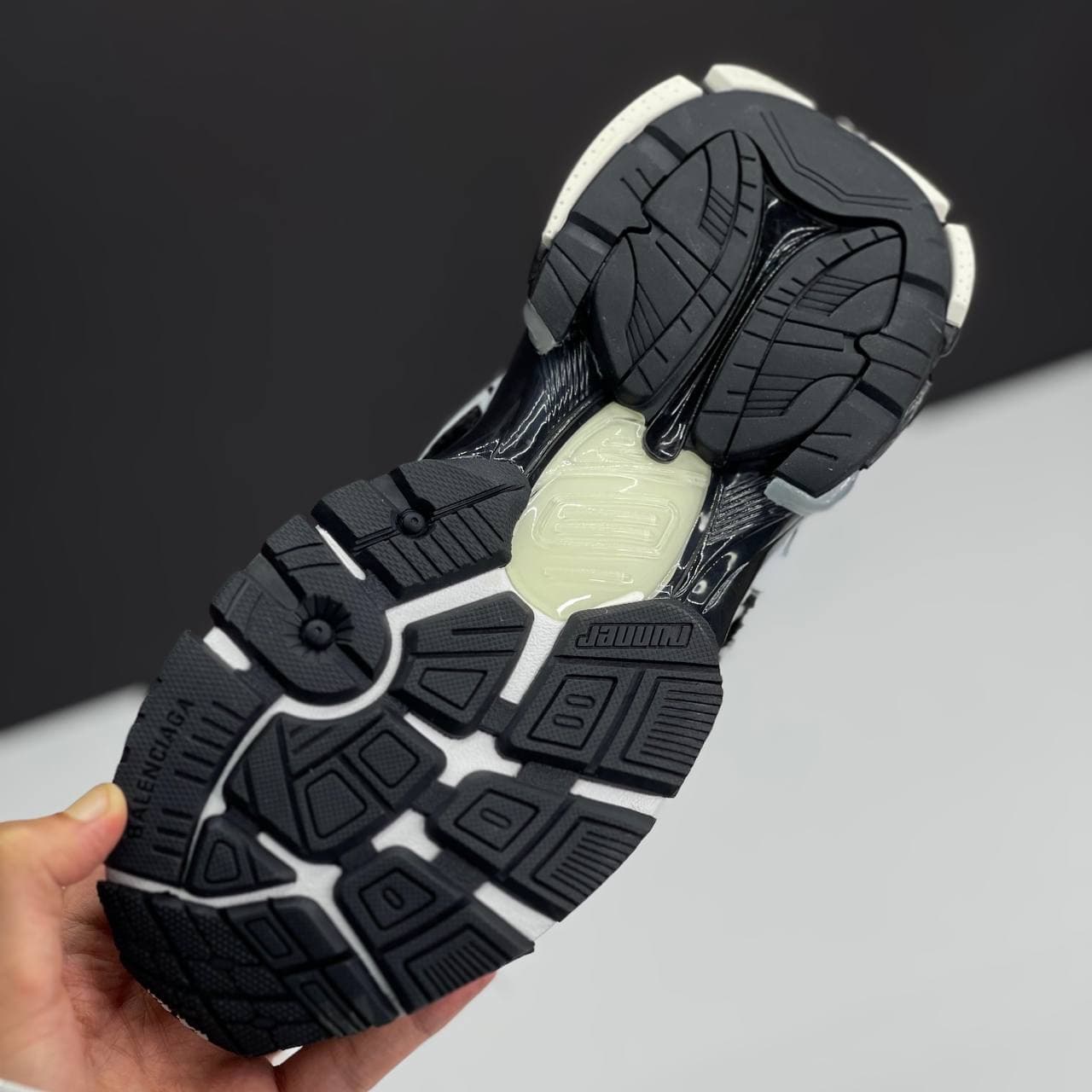 بالنسیاگا رانر مشکی سفید BALENCIAGA RUNNER — تصویر ۴