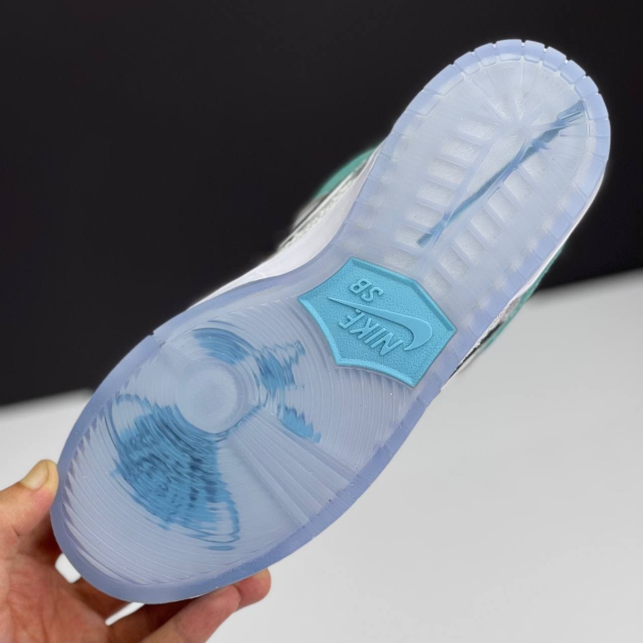 نایک اس بی دانک لو آپریل NIKE SB DUNK LOW APRIL — تصویر ۴