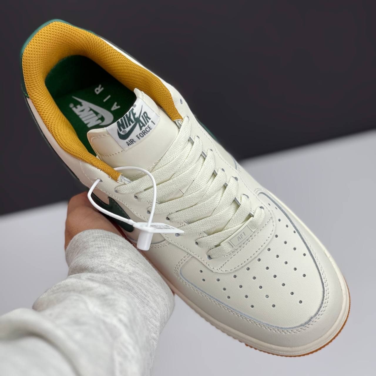 نایک ایرفورس وان کرم سبز NIKE AIR FORCE 1 — تصویر ۲
