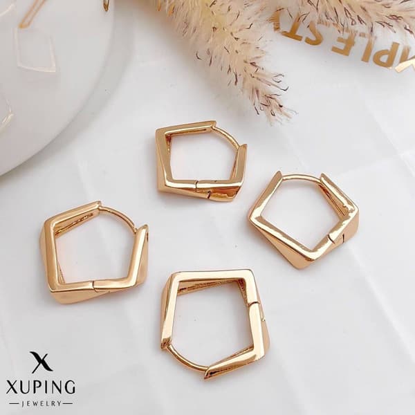 گوشواره حلقه ای ژوپینگ طرح لوزی طلایی — تصویر ۲
