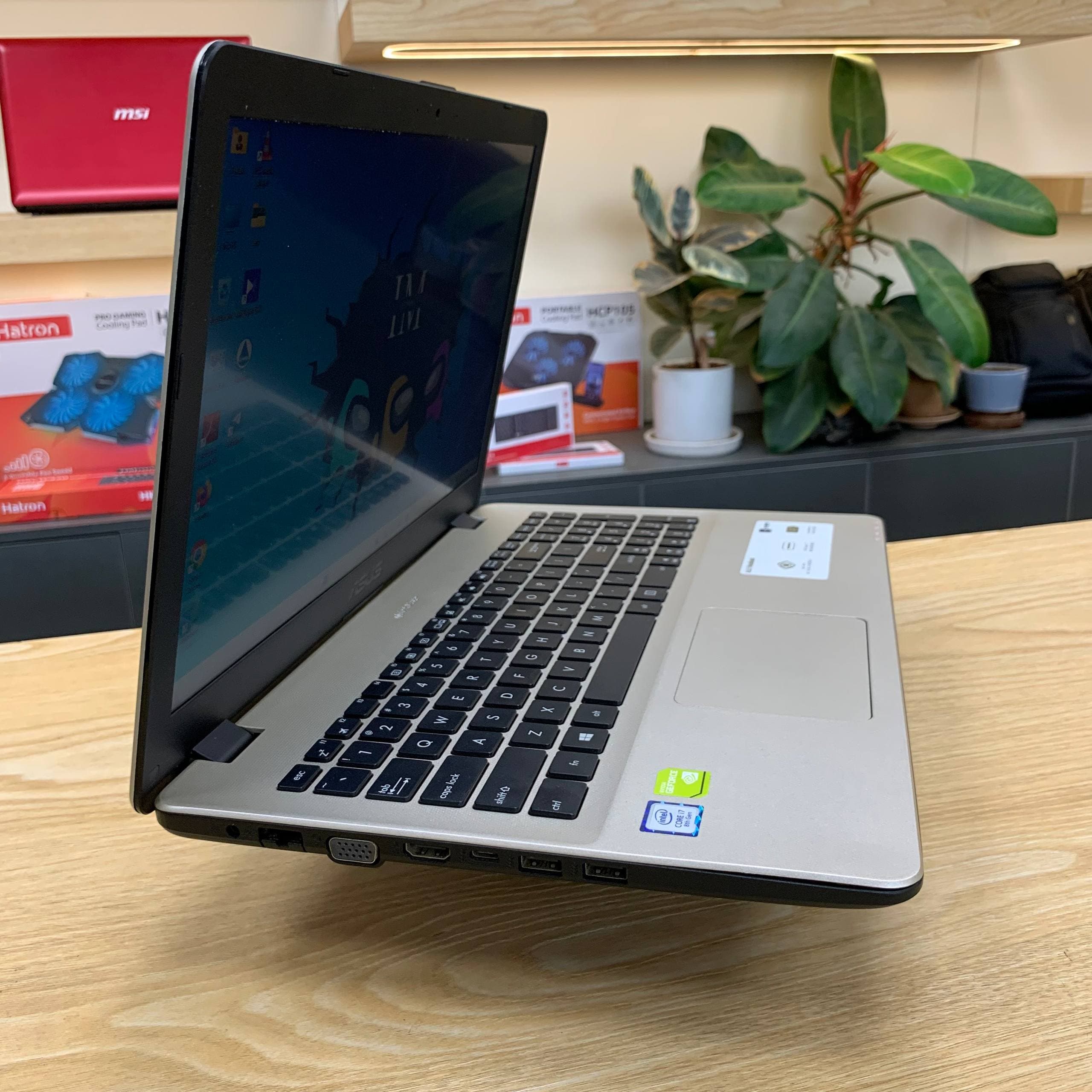 لپ تاپ ایسوس مدل Asus Vivobook FL8000un x542un Ci7 8550u 8GB 256SSD — تصویر ۳