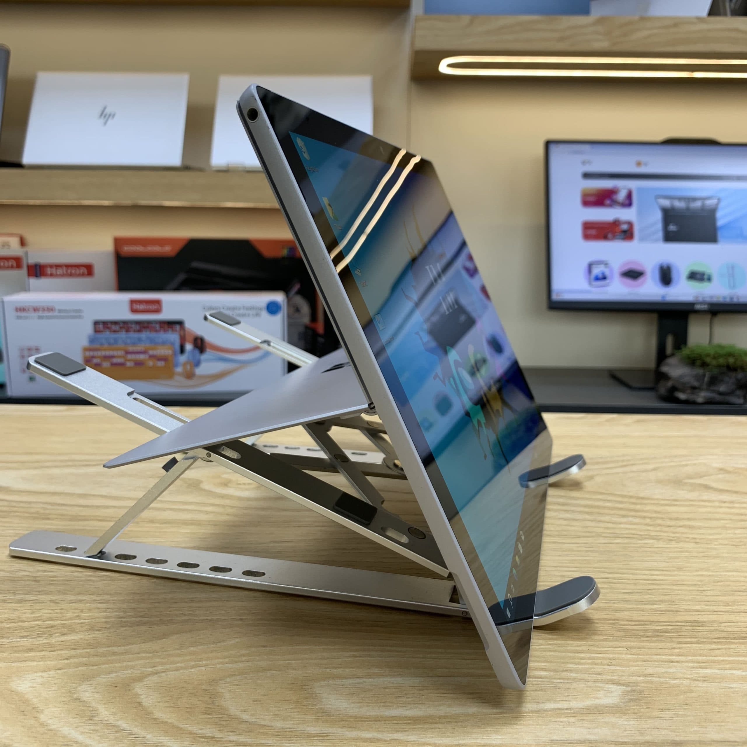 لپ تاپ مایکروسافت سیمکارت خور مدل Microsoft Surface Pro 5 CI5 7300U 8GB 256SSD — تصویر ۵