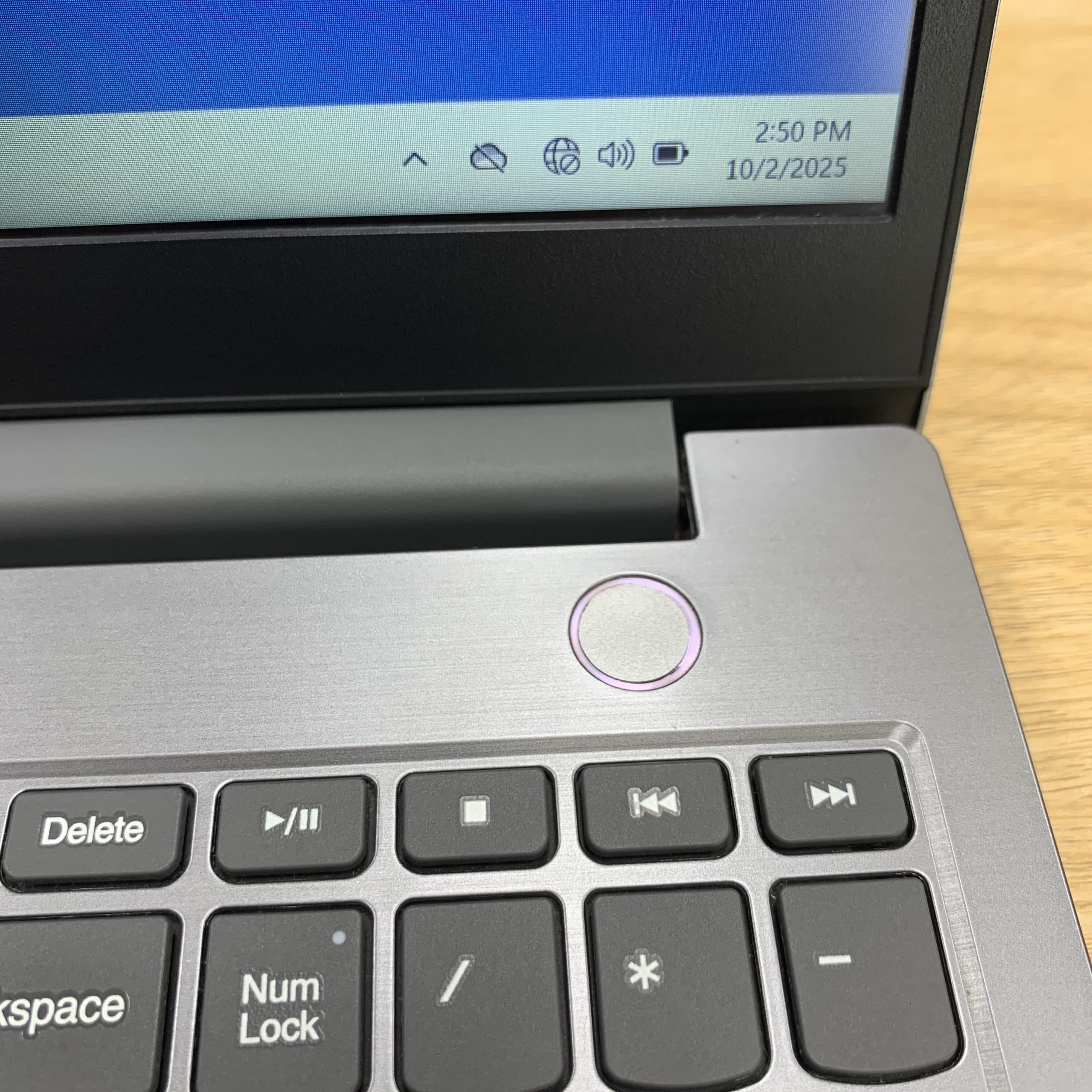لپ تاپ لنوو مدل Lenovo ThinkBook 15IML Ci7 10510U 16GB 256SSD — تصویر ۹
