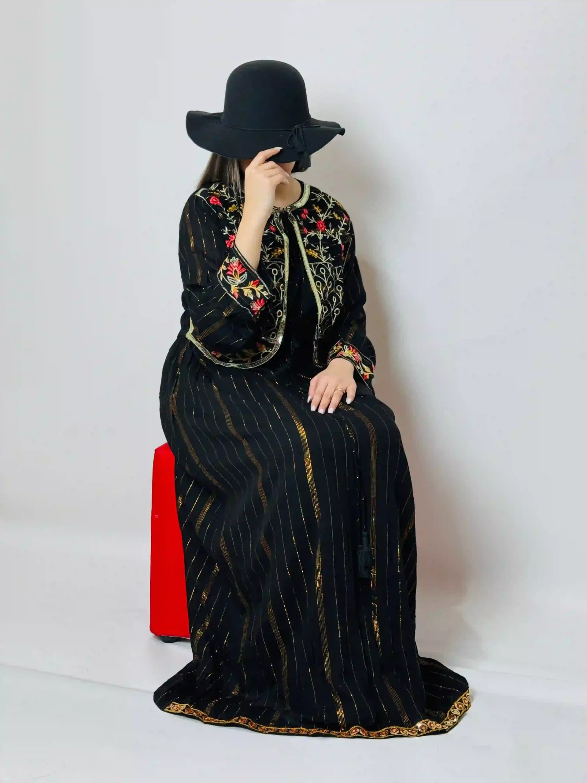 پیراهن هندی زنانه دو تکه با سارافون و کت کراپ گلدوزی شده | لمه طلایی | رنگ مشکی — تصویر ۵