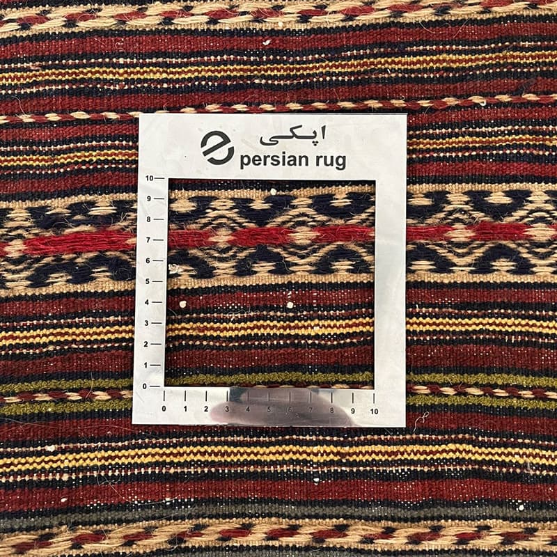 گلیم دستبافت 1.5 متری مدل بلوچ زمینه لاکی — تصویر ۱۰