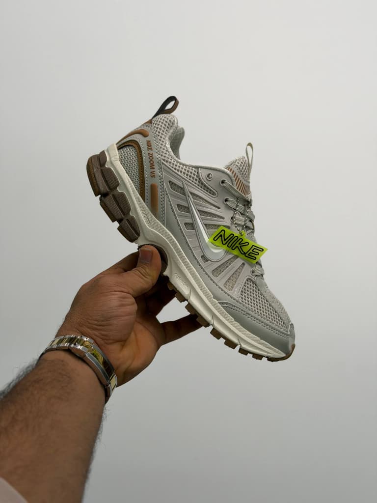 کتونی دخترانه نایکی وومرو 6 nike zoom vomero 6