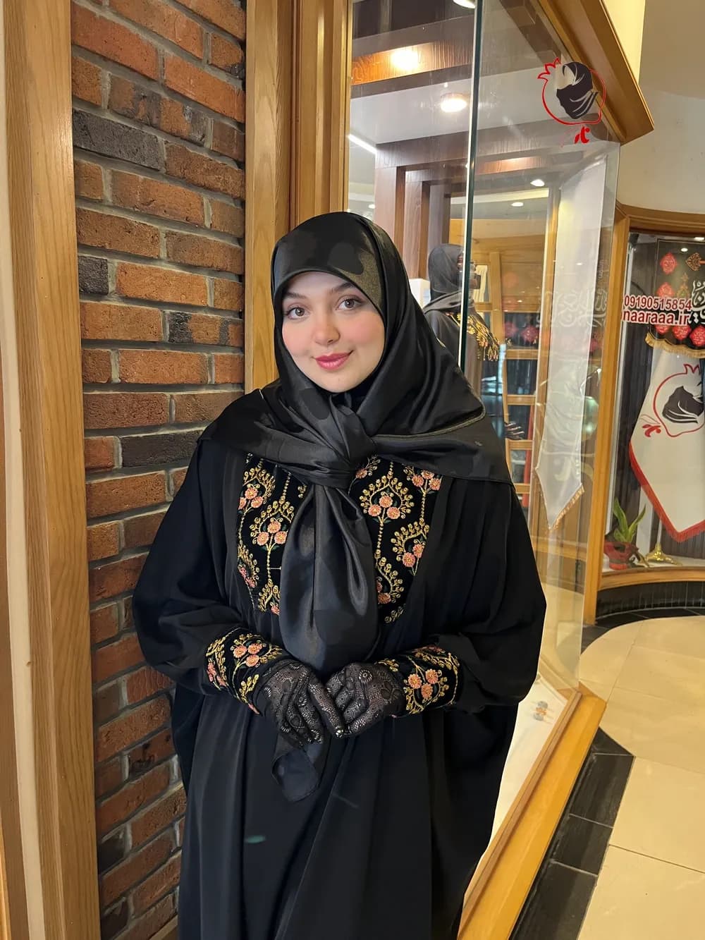 روسری مجلسی مشکی ساتن ژاکارد قلبی قواره بزرگ — تصویر ۲