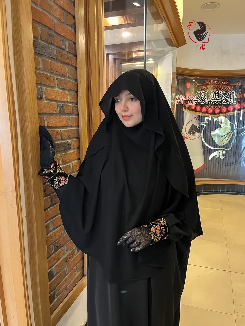خمار ساده مشکی شالدار — تصویر ۲