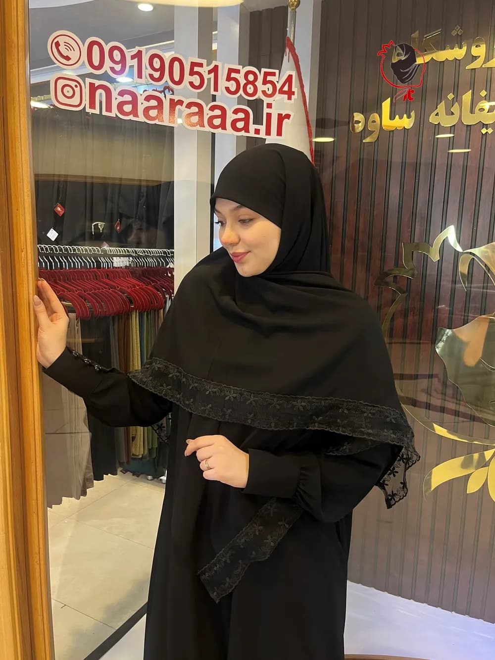 روسری مشکی مجلسی دانتل گل — تصویر ۴