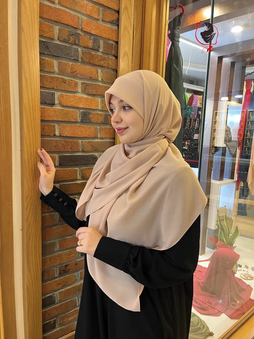 روسری حریرکرپ کشدار / بدون کش کرم — تصویر ۲
