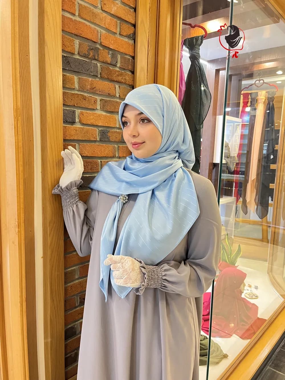 روسری ساتن سیلک خط دار آبی
