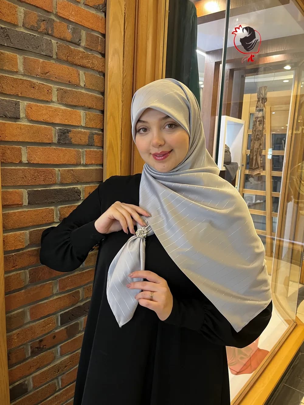 روسری ساتن سیلک خط دار طوسی روشن