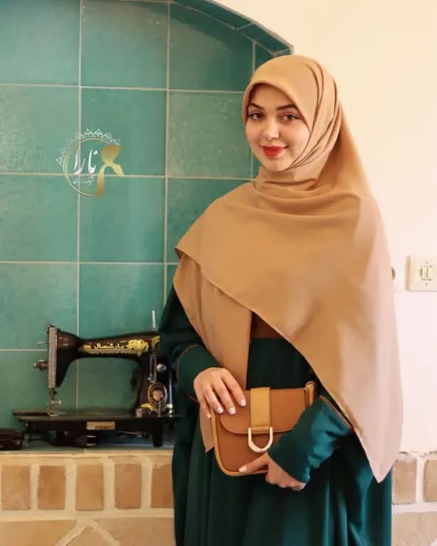 روسری حریرکرپ کشدار / بدون کش نسکافه ای — تصویر ۲