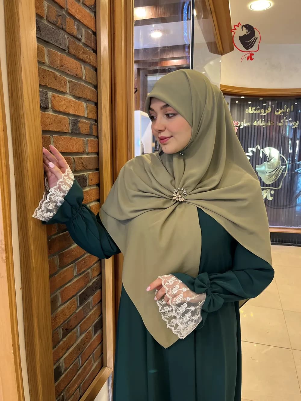 روسری حریرکرپ کشدار / بدون کش سبز کندری — تصویر ۴