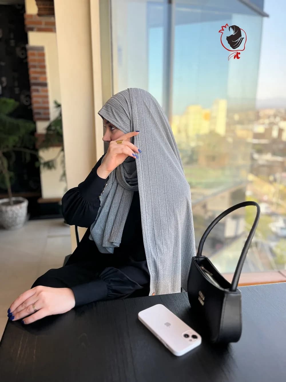 شال کشی نگیندار طوسی روشن — تصویر ۲