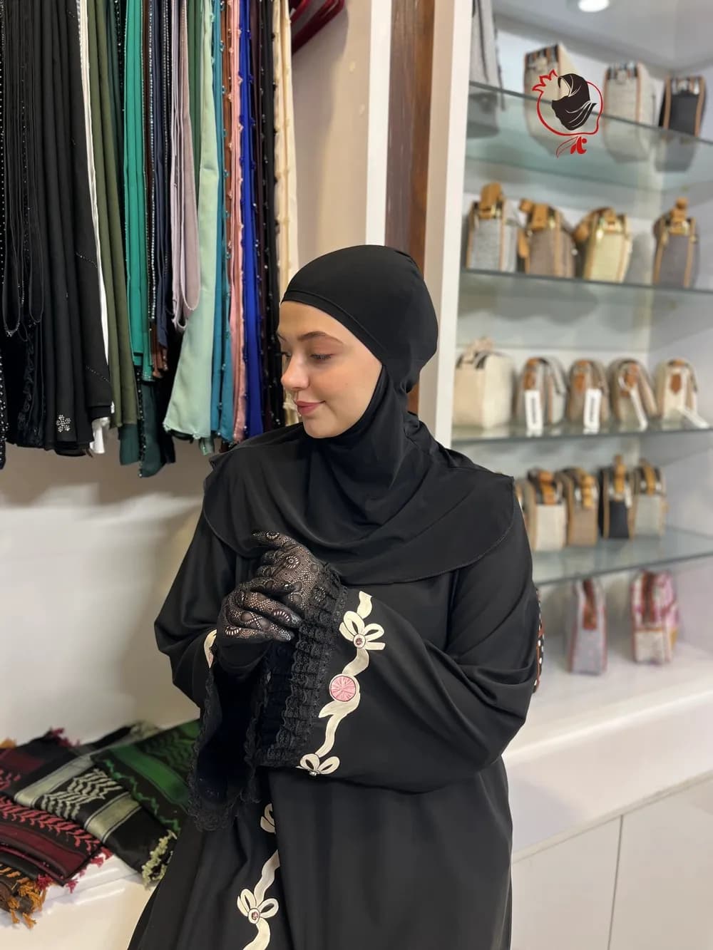 مقنعه حجاب زیر شالی مشکی — تصویر ۴