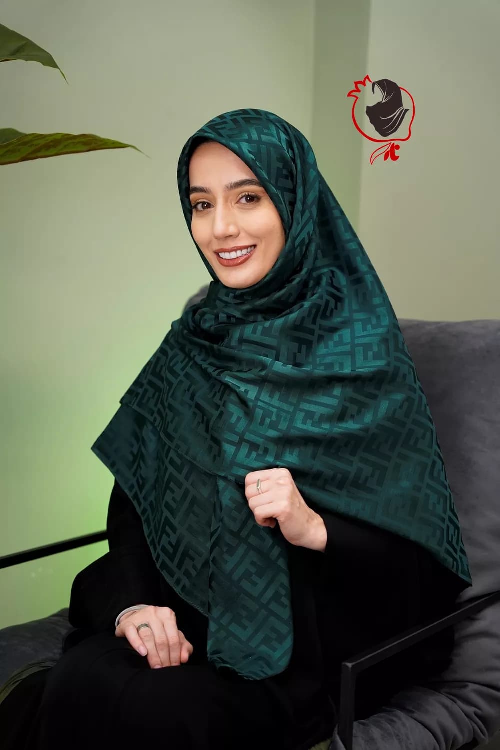 روسری مجلسی ساتن ژاکارد فندی سبز قواره بزرگ — تصویر ۳