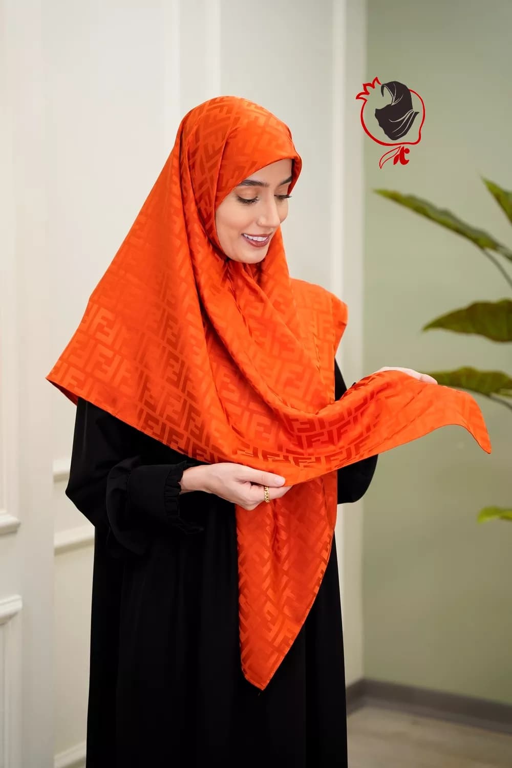 روسری مجلسی ساتن ژاکارد فندی نارنجی روشن قواره بزرگ