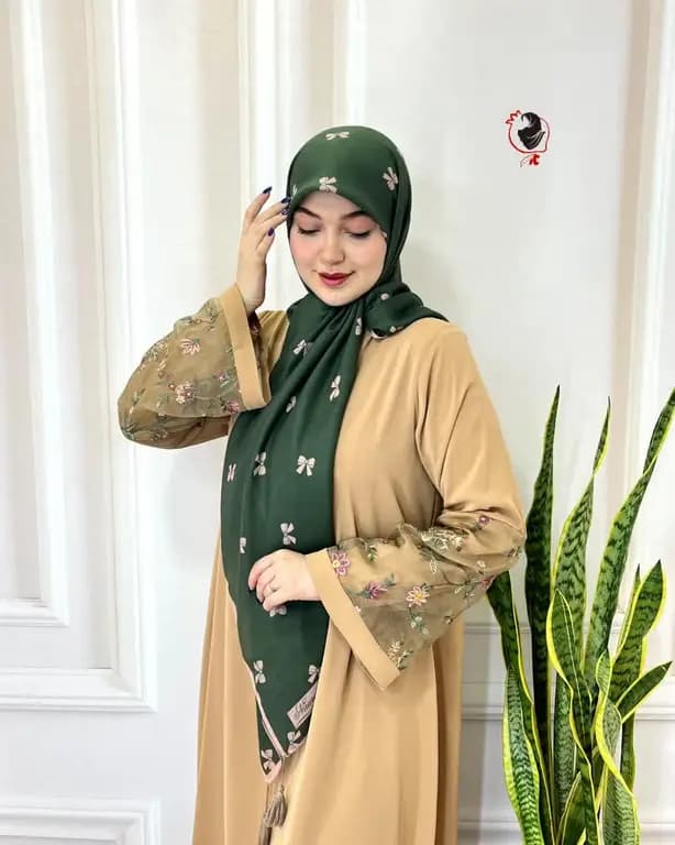 روسری نخ ابریشم پاپیونی سبز — تصویر ۲