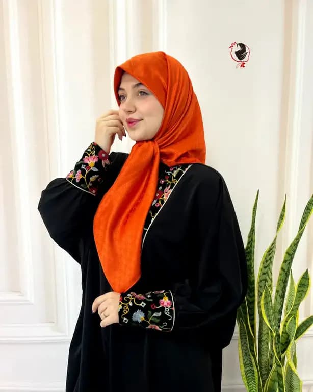 روسری مجلسی ساتن ژاکارد گوچی آجری روشن قواره کوچک — تصویر ۴