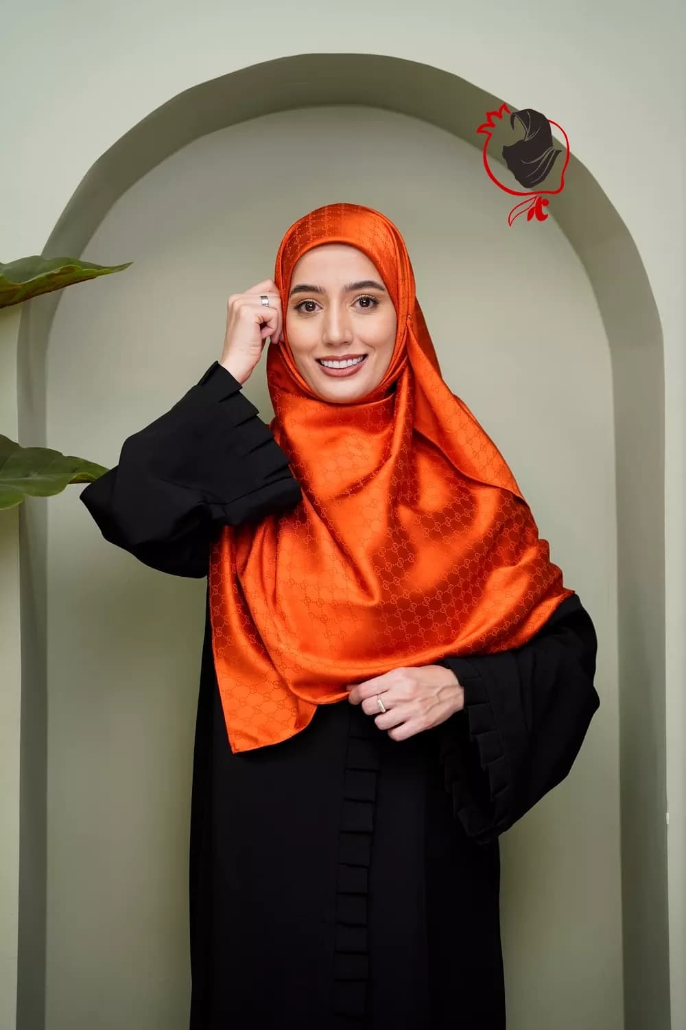 روسری مجلسی ساتن ژاکارد گوچی آجری روشن قواره بزرگ — تصویر ۳