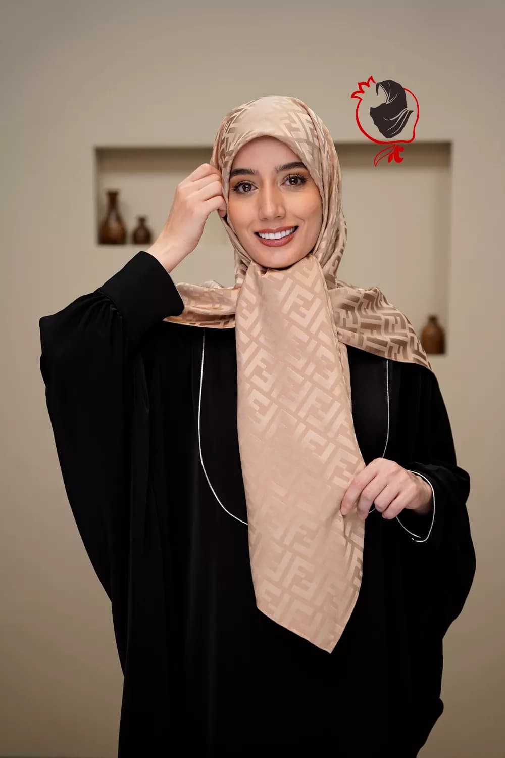 روسری مجلسی طلایی ساتن ژاکارد فندی قواره بزرگ