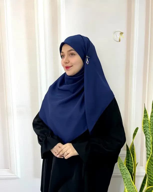 روسری حریرکرپ کشدار / بدون کش سورمه ای روشن — تصویر ۵