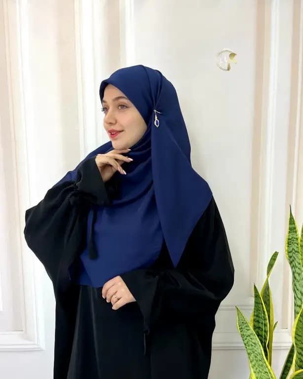 روسری حریرکرپ کشدار / بدون کش سورمه ای روشن — تصویر ۶