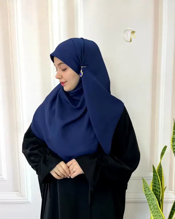روسری حریرکرپ کشدار / بدون کش سورمه ای روشن — تصویر ۳