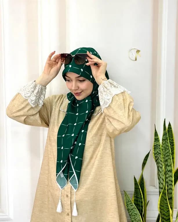 روسری سوپر نخ سبز قواره متوسط — تصویر ۳