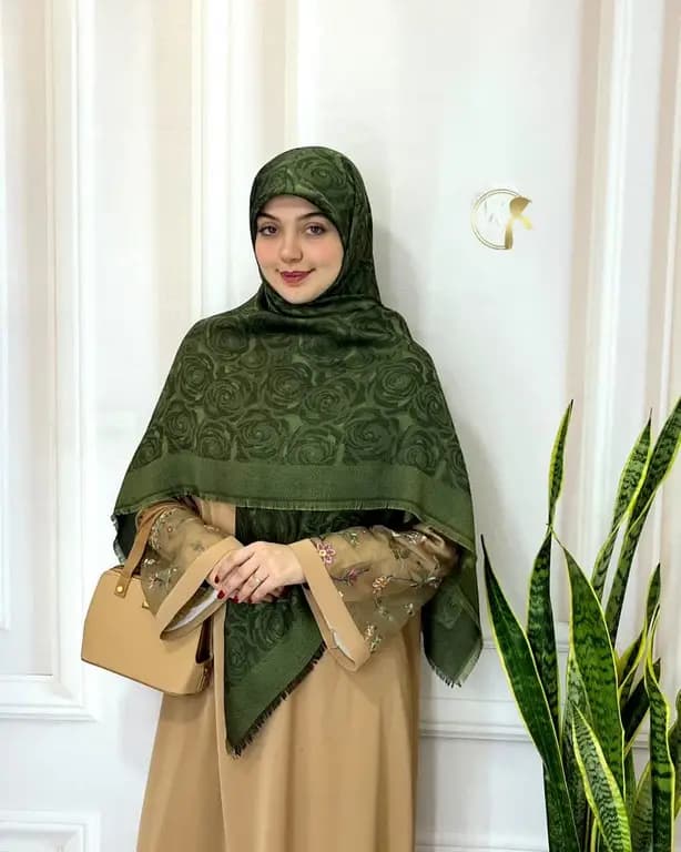 روسری ابریشم ژاکارد لمه رز سبز