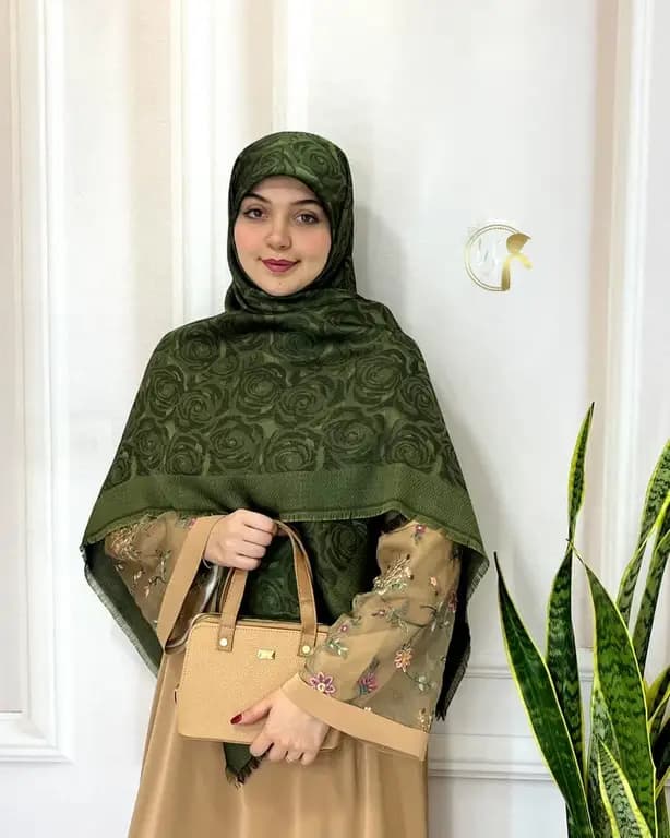 روسری ابریشم ژاکارد لمه رز سبز — تصویر ۲