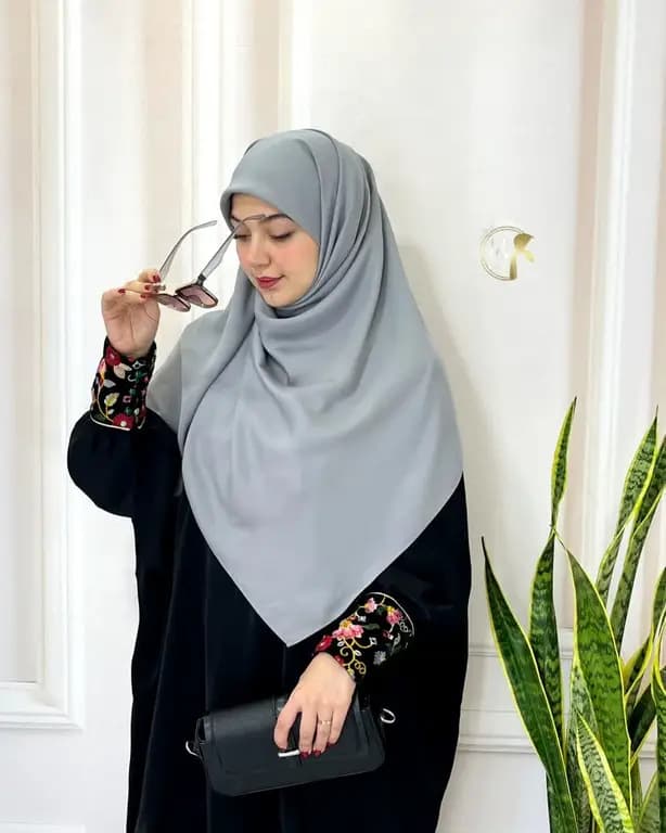 روسری حریرکرپ کشدار / بدون کش طوسی روشن — تصویر ۲