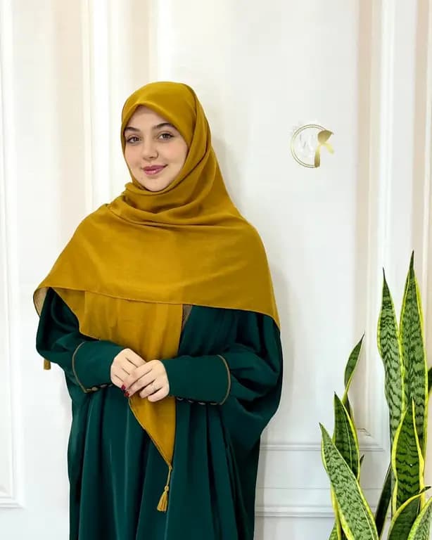 روسری نخی قواره بزرگ منگوله دار خردلی — تصویر ۲