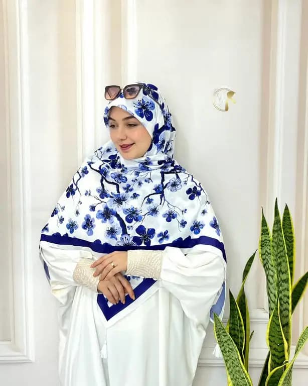 روسری سوپر نخ سفید گلگلی قواره بزرگ