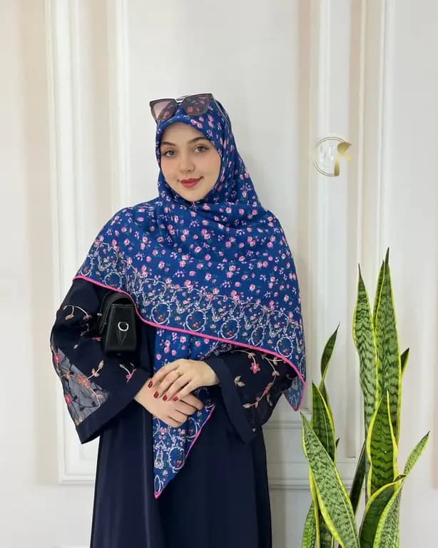 روسری نخ ابریشم گلریز سرمه ای قواره بزرگ