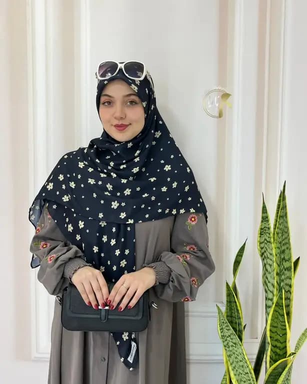روسری نخ ابریشم شکوفه سرمه ای قواره بزرگ — تصویر ۵