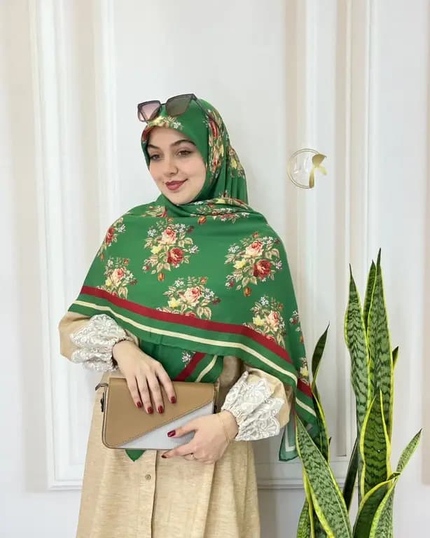 روسری سوپر نخ سبز گلدار قواره بزرگ — تصویر ۳
